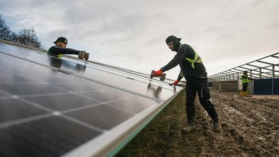 Bau der 6,2 MW-Solaranlage in Roigheim